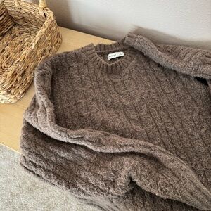 Hollister Cozy Brown Cable Knit Sweater Size Small